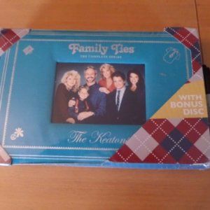 FAMILY TIES COMPLETE SERIES PHOTO ALBUM DVD SET NEW and Still Sealed